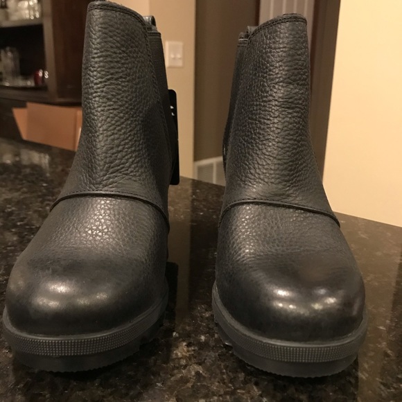 New Sorel Joan of Arctic Wedge II Chelsea Boot, Black Pebbled Leather Bootie, 7 - Picture 3 of 7